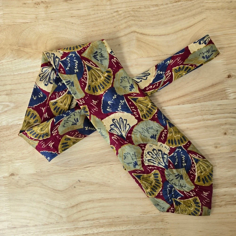 Vintage Nordstrom 100% Silk Handsewn Made in Italy Tie 57